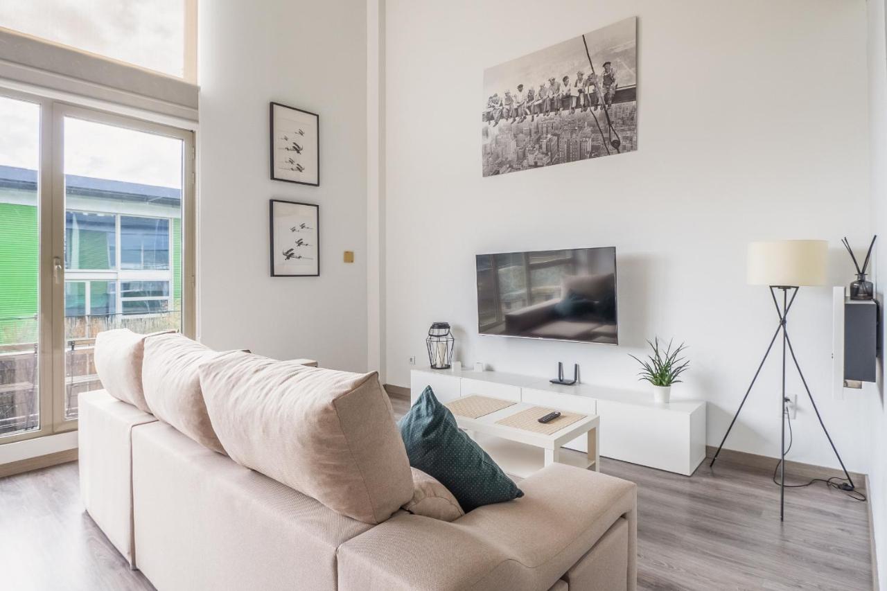 El Ventero Apartment - Elegante Apt Para 5 Con Terraza, Wi-Fi Y Aparcamiento En La Calle Camarma de Esteruelas Extérieur photo